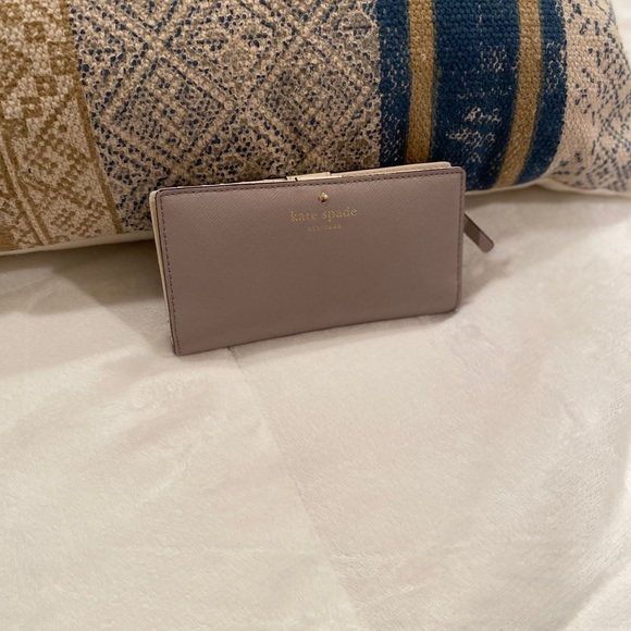 Lavender Kate spade bi fold wallet - Picture 1 of 2